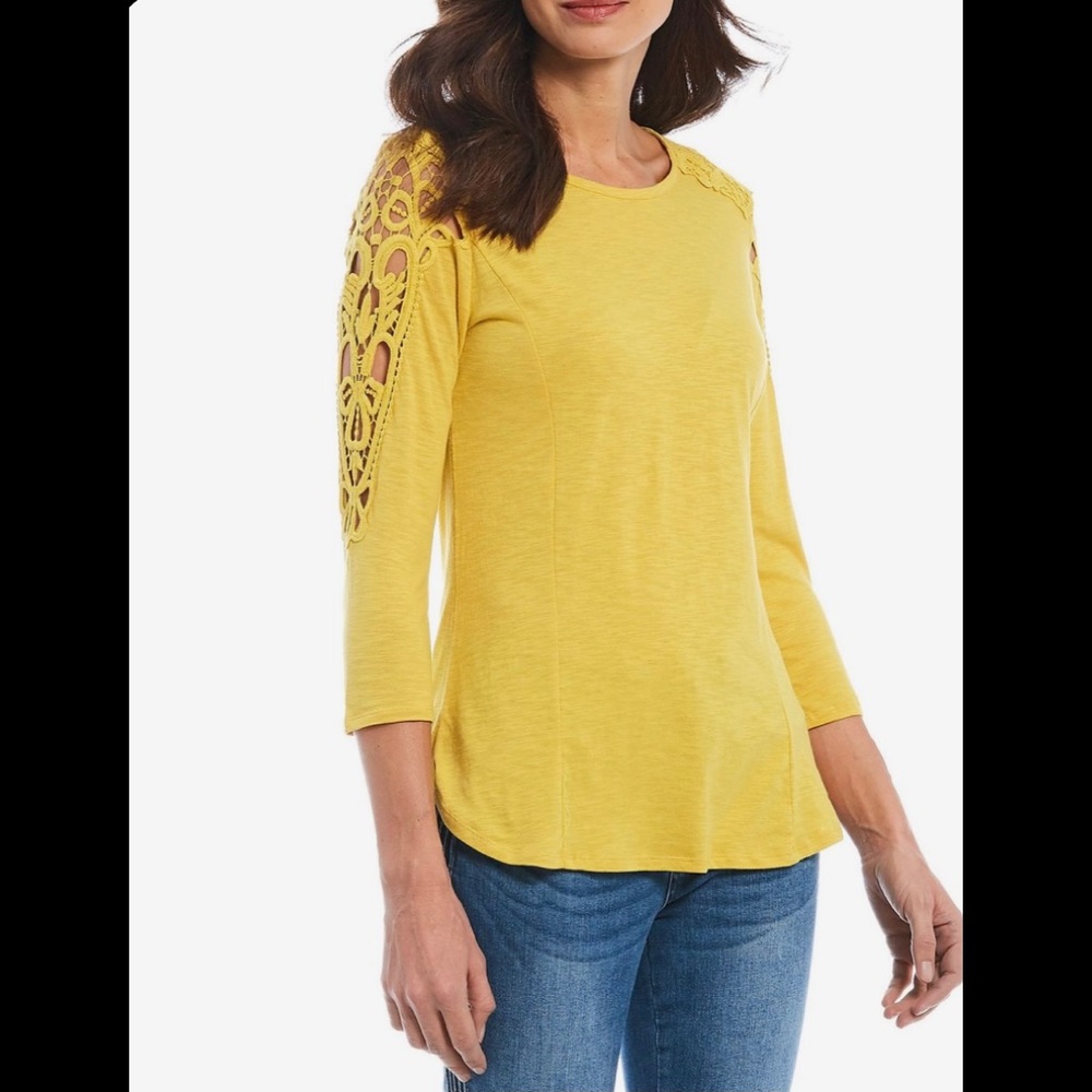 Reba Camellia Lace Sleeve Top